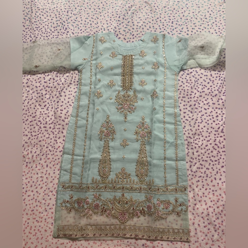 Pakistani shalwar kameez